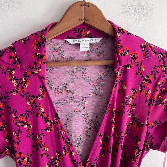 Von Furstenberg DVF Floral Jilda Two
Wrap Dress - Picture 4 of 11